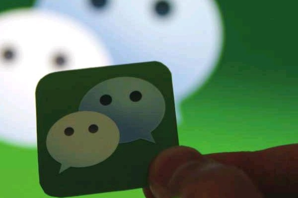 陌陌一女孩上来就让我加她微信，下一步我该怎么做？